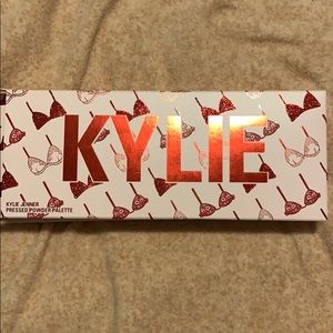 Kylie Jenner Valentine Eyeshadow Palette
